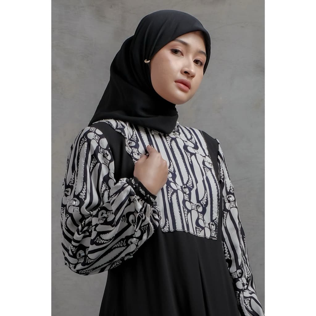 Gaun Aleea Sogan | Gaun Aleea Hitma Putih | Gaun Batik Klasik | Gaun Batik Berpayet | Gaun Batik Simple | Gaun Batik Elegant 4