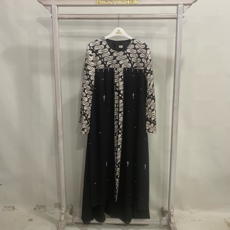 Gaun Maheswa Sogan | Gaun Batik Berpayet | Gaun Sogan Motif Klasik 4