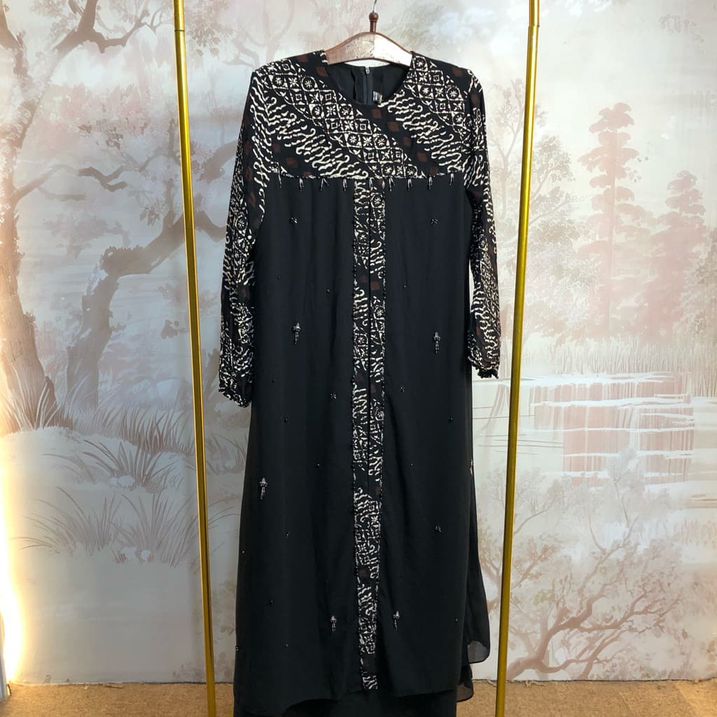 Gaun Maheswa Sogan | Gaun Batik Berpayet | Gaun Sogan Motif Klasik 9