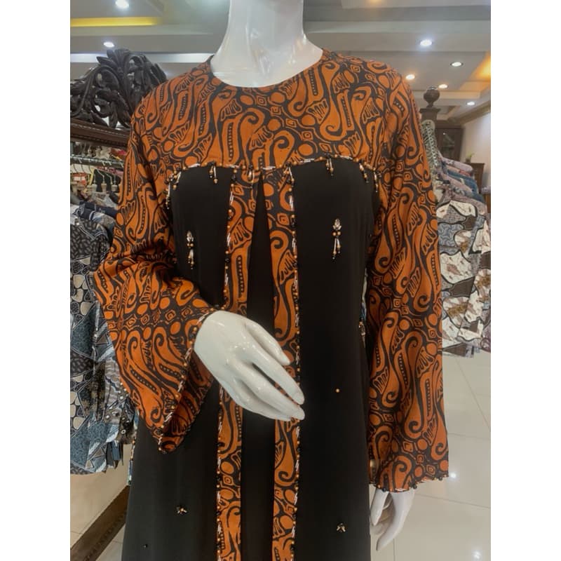 Gaun Maheswa Sogan | Gaun Batik Sogan | Gaun Simple Elegant | Gaun Motif Batik | Batik Klasik | Gaun Batik Berpayet 3