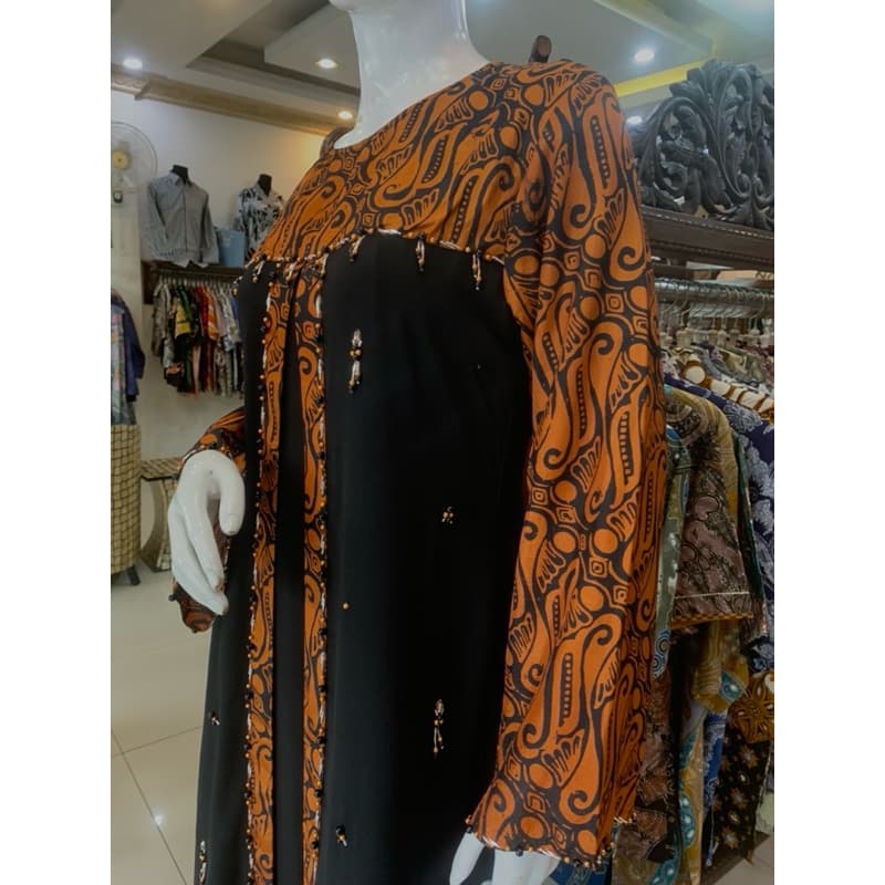 Gaun Maheswa Sogan | Gaun Batik Sogan | Gaun Simple Elegant | Gaun Motif Batik | Batik Klasik | Gaun Batik Berpayet 5