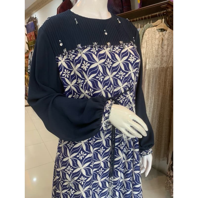 Gaun Naira BP | Gaun Batik Berpayet | Gaun Simple Elegant | Gaun Batik Klasik | Gaun Bold | Gaun Batik Kondangan 2