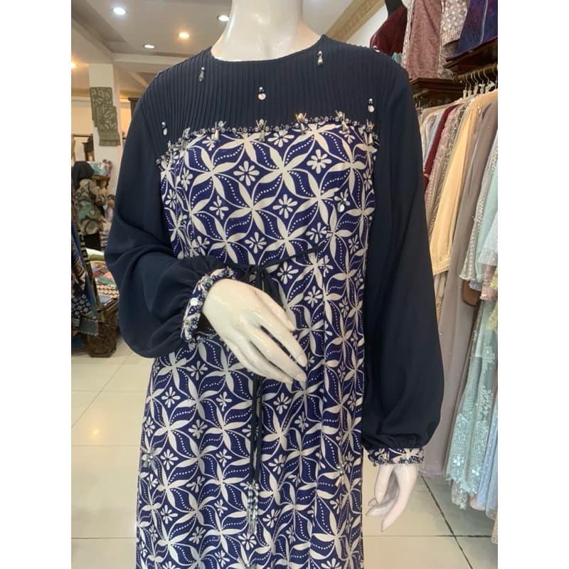 Gaun Naira BP | Gaun Batik Berpayet | Gaun Simple Elegant | Gaun Batik Klasik | Gaun Bold | Gaun Batik Kondangan 3