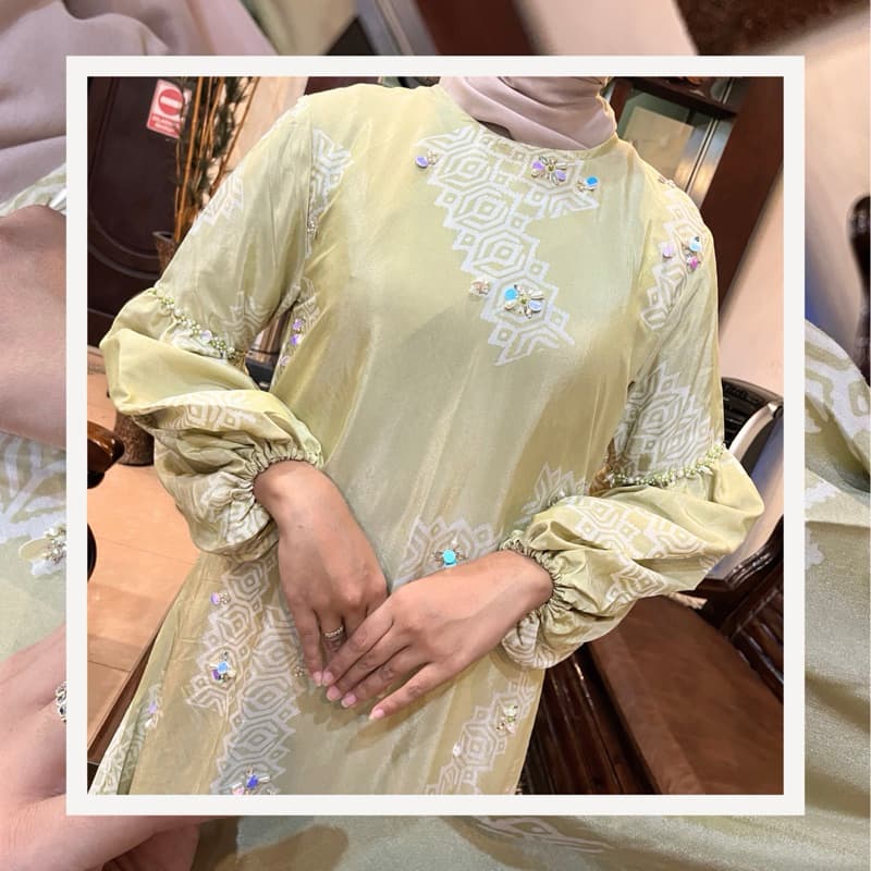 Gaun New Bellya | Gaun Batik Berpayet | Gaun Batik Pesta | Gaun Batik Soft | Gaun Batik Simple | Gaun Batik Elegant 3