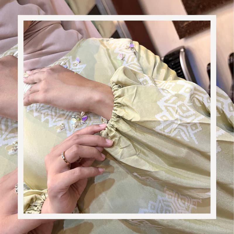 Gaun New Bellya | Gaun Batik Berpayet | Gaun Batik Pesta | Gaun Batik Soft | Gaun Batik Simple | Gaun Batik Elegant 4