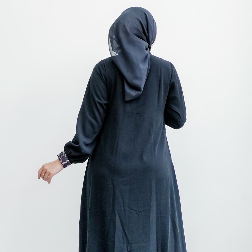 Qoni | Gaun Abaya Faisha Jet Black Simple Daily Look Elegan Premium 4