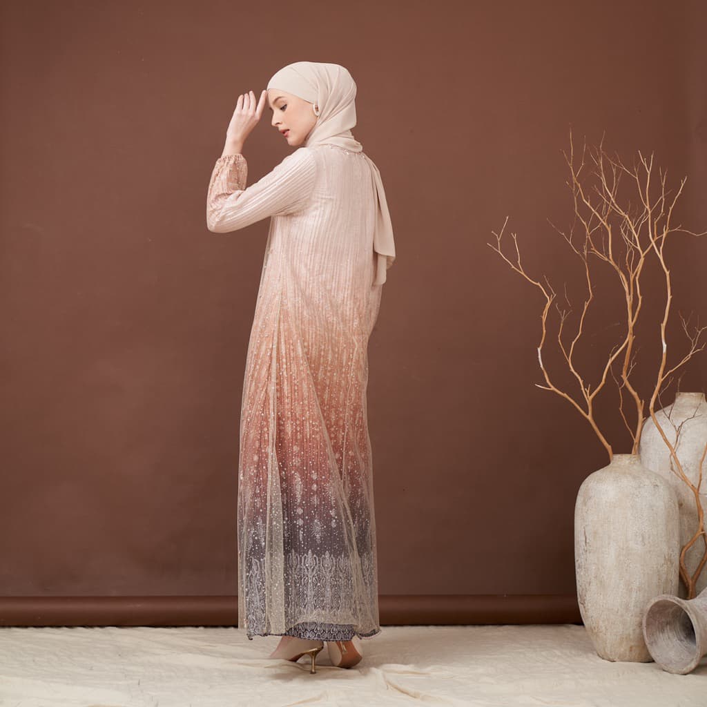 Qoni | Gaun Imelda | Gaun pesta premium | Simpel dan elegan. 4