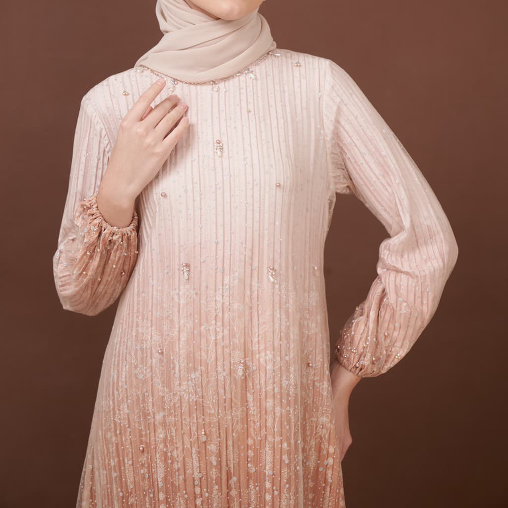 Qoni | Gaun Imelda | Gaun pesta premium | Simpel dan elegan. 6