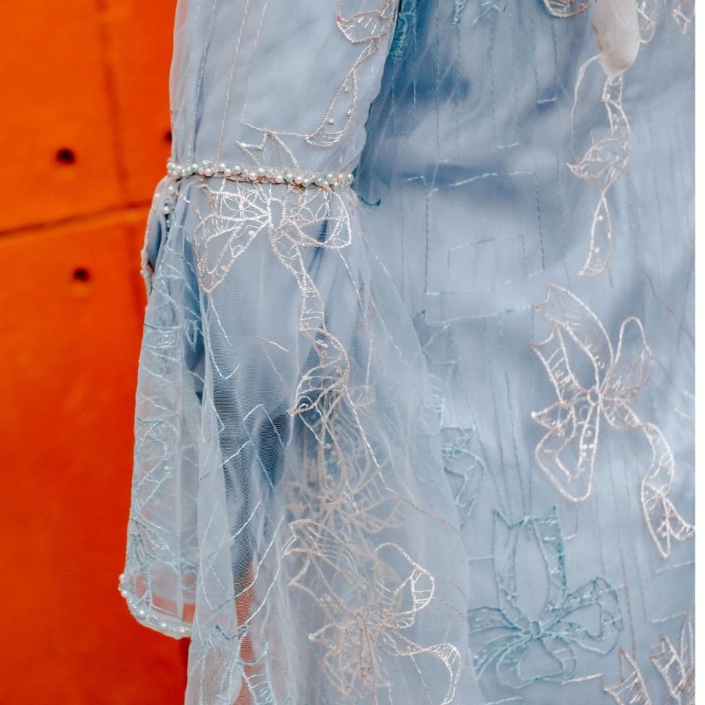 Qoni | Gaun Nirmala | Gaun Elegan | Desain Transparan dan Detail Bunga 2