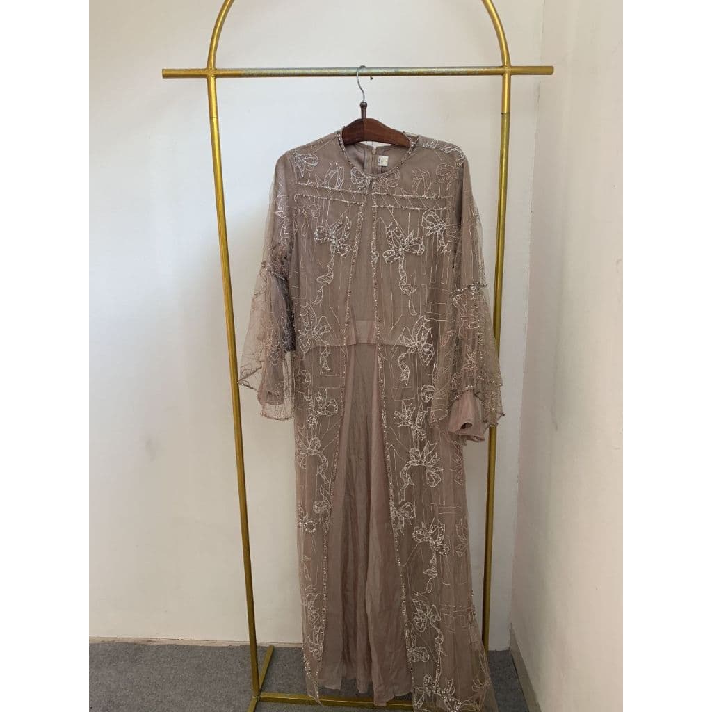 Qoni | Gaun Nirmala | Gaun Elegan | Desain Transparan dan Detail Bunga 9
