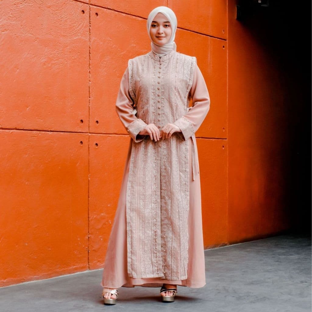 Qoni | Gaun Zaira | Gaun Elegan Desain Unik