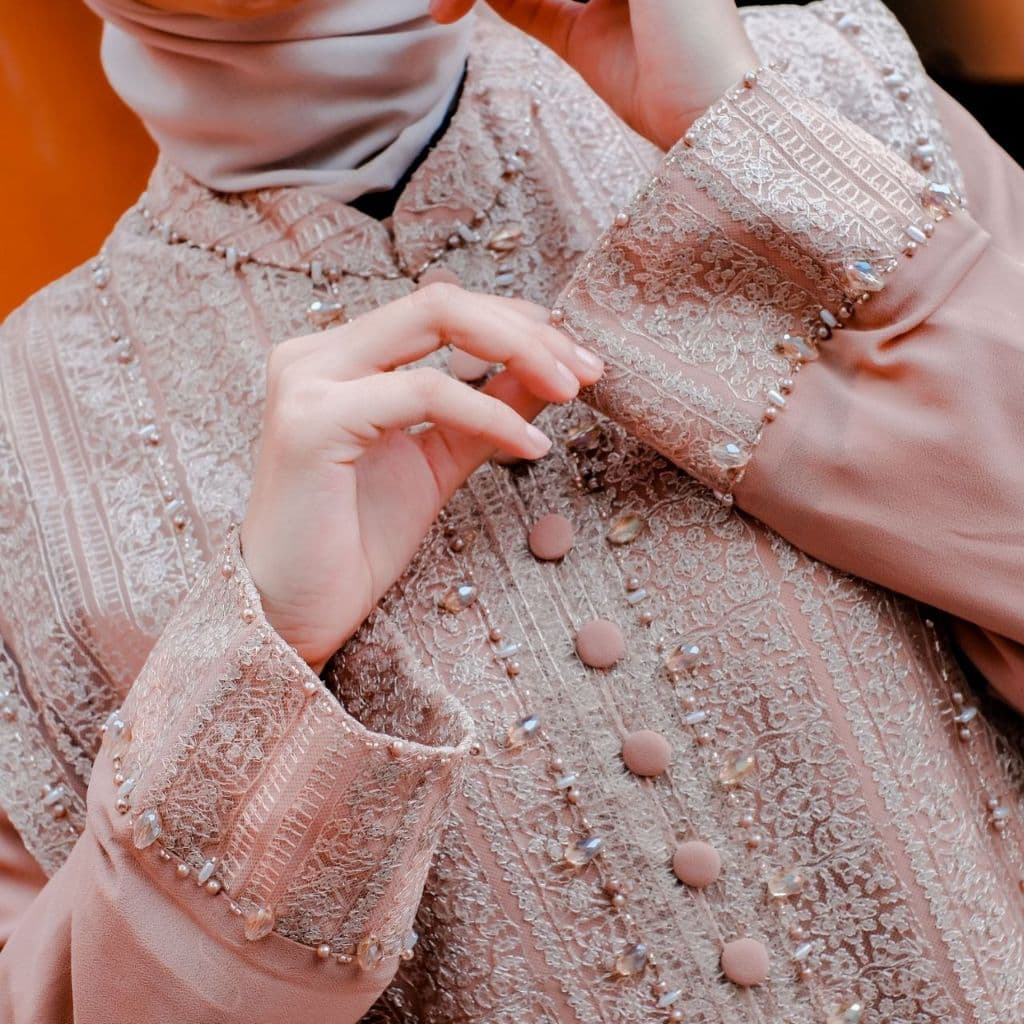 Qoni | Gaun Zaira | Gaun Elegan Desain Unik 2