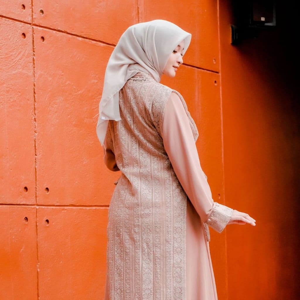 Qoni | Gaun Zaira | Gaun Elegan Desain Unik 3