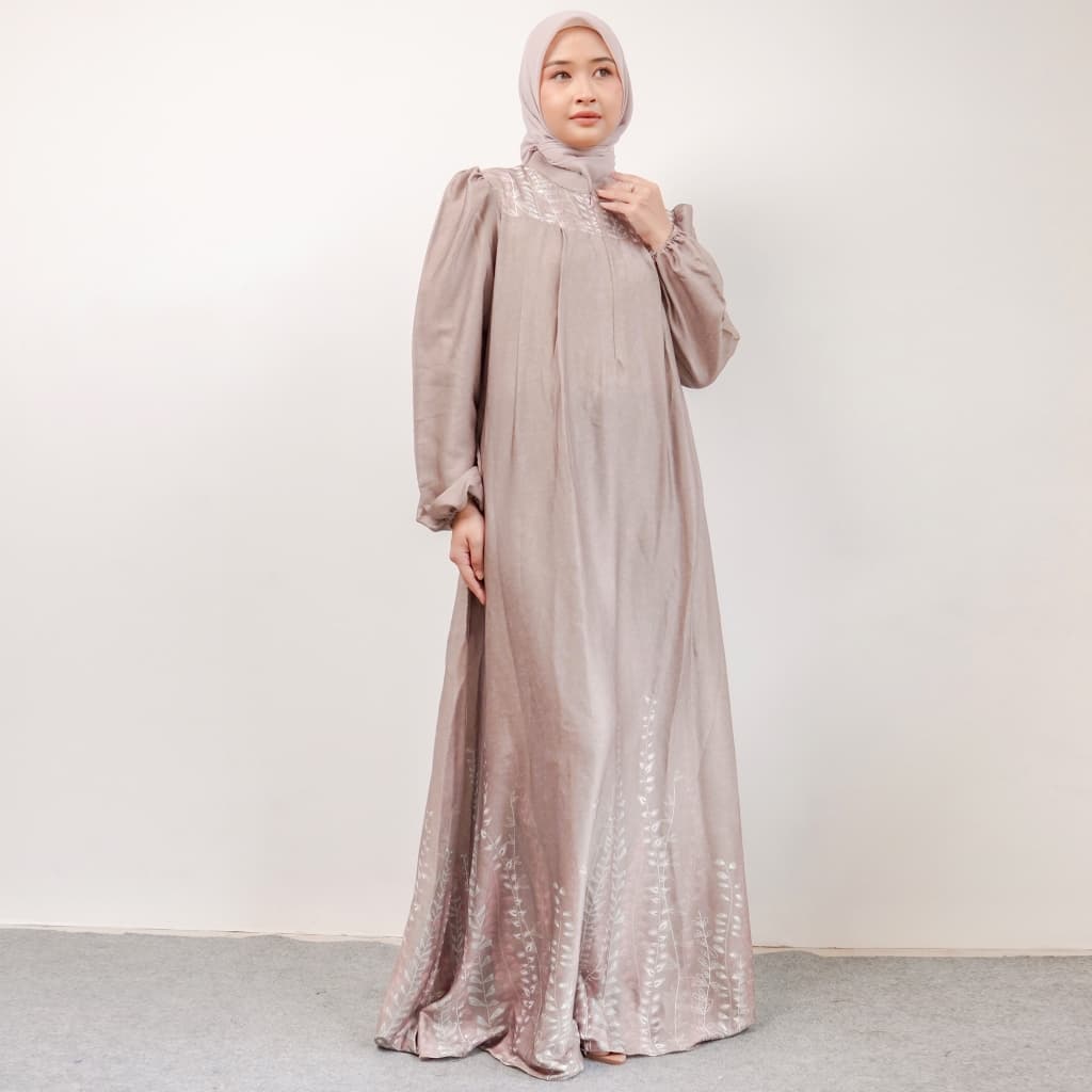 Qoni | LD Aghita Dress | Gaun Elegan dengan Detail Bordir dan Lengan Panjang untuk Tampilan Mewah 2