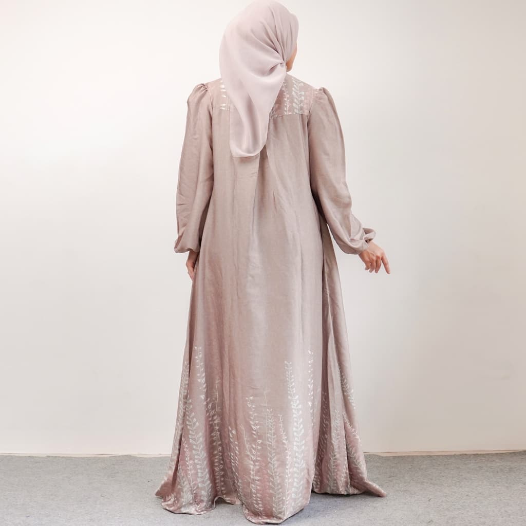 Qoni | LD Aghita Dress | Gaun Elegan dengan Detail Bordir dan Lengan Panjang untuk Tampilan Mewah 3