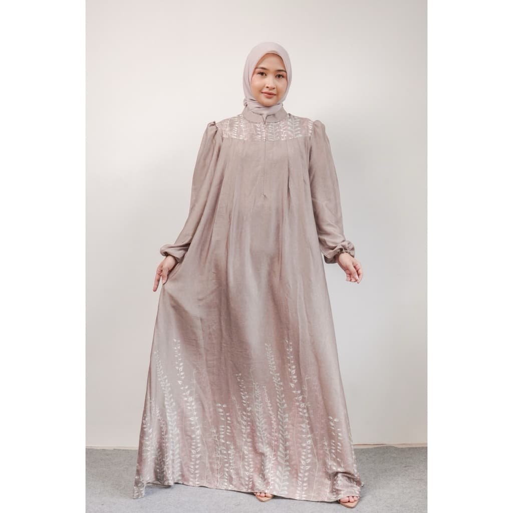 Qoni | LD Aghita Dress | Gaun Elegan dengan Detail Bordir dan Lengan Panjang untuk Tampilan Mewah 4