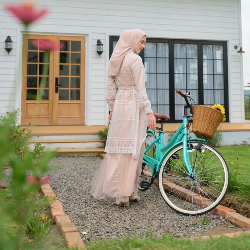 Qoni | Raya Series | Gaun Adelise | Gaun Pesta Premium | Gaun Berpayet | Gaun Simpel dan Elegan 4