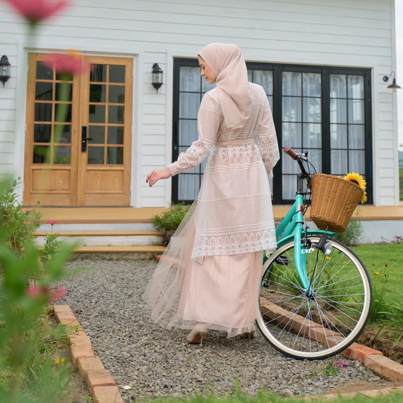 Qoni | Raya Series | Gaun Adelise | Gaun Pesta Premium | Gaun Berpayet | Gaun Simpel dan Elegan 5