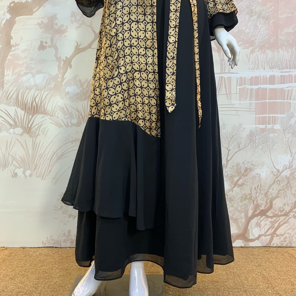 Qonita Batik Gaun kalingga Sogan - Gaun Batik Klasik 4