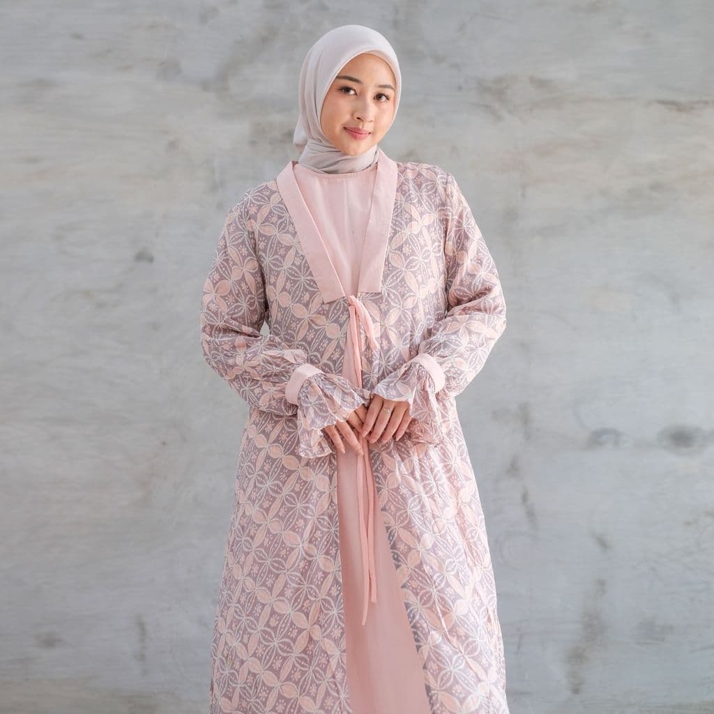 QONITA BATIK | GAUN LARASATI | DRESS LARASATI WANITA ANGGUN dengan Desain Elegan dan Warna Soft Pink 4