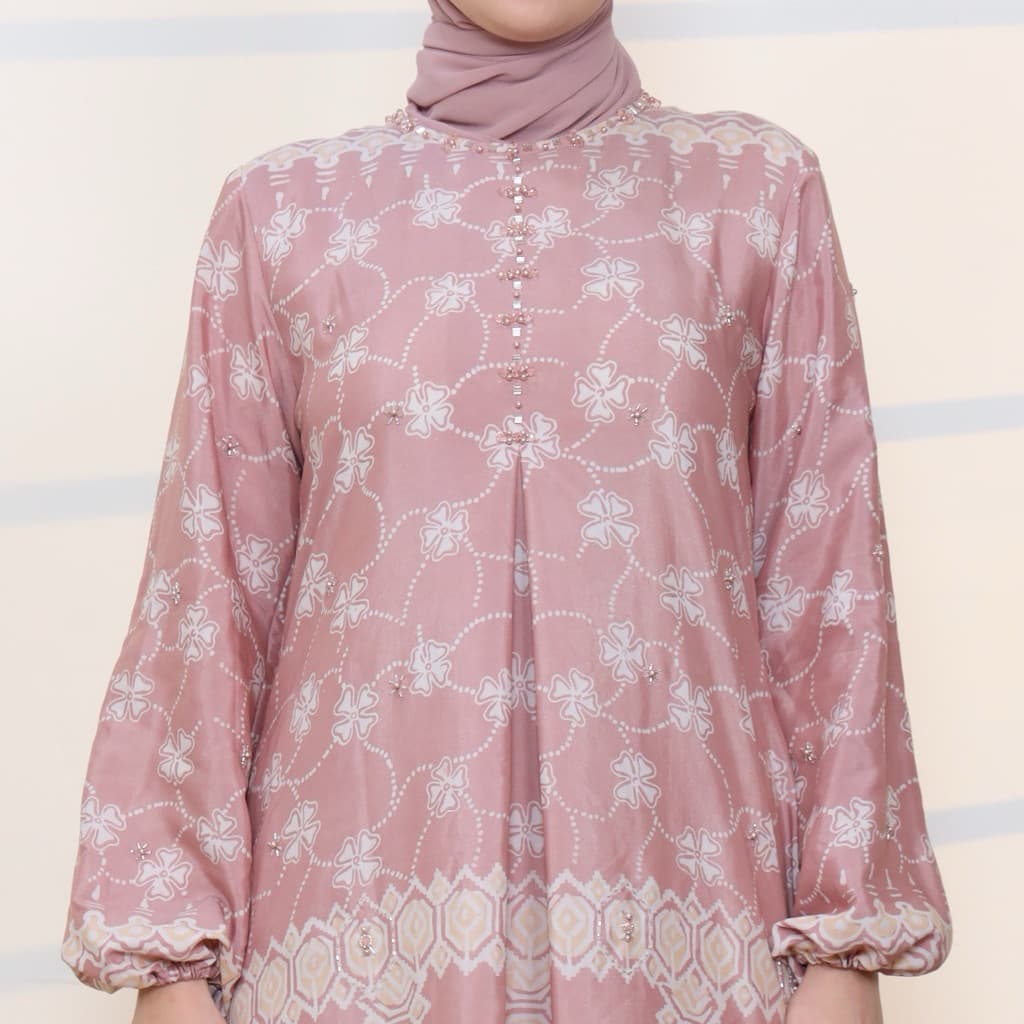 Qonita Batik Gaun Nandhini - Gaun Batik Soft Berpayet Elegan Best Seller 3
