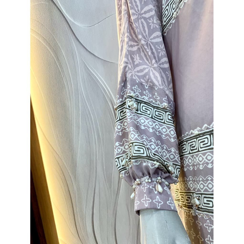 Qonita Batik | Gaun Shaila | Gaun Batik Soft | Gaun Batik Cantik | Gaun Batik Berpayet | Gaun Kaftan 5