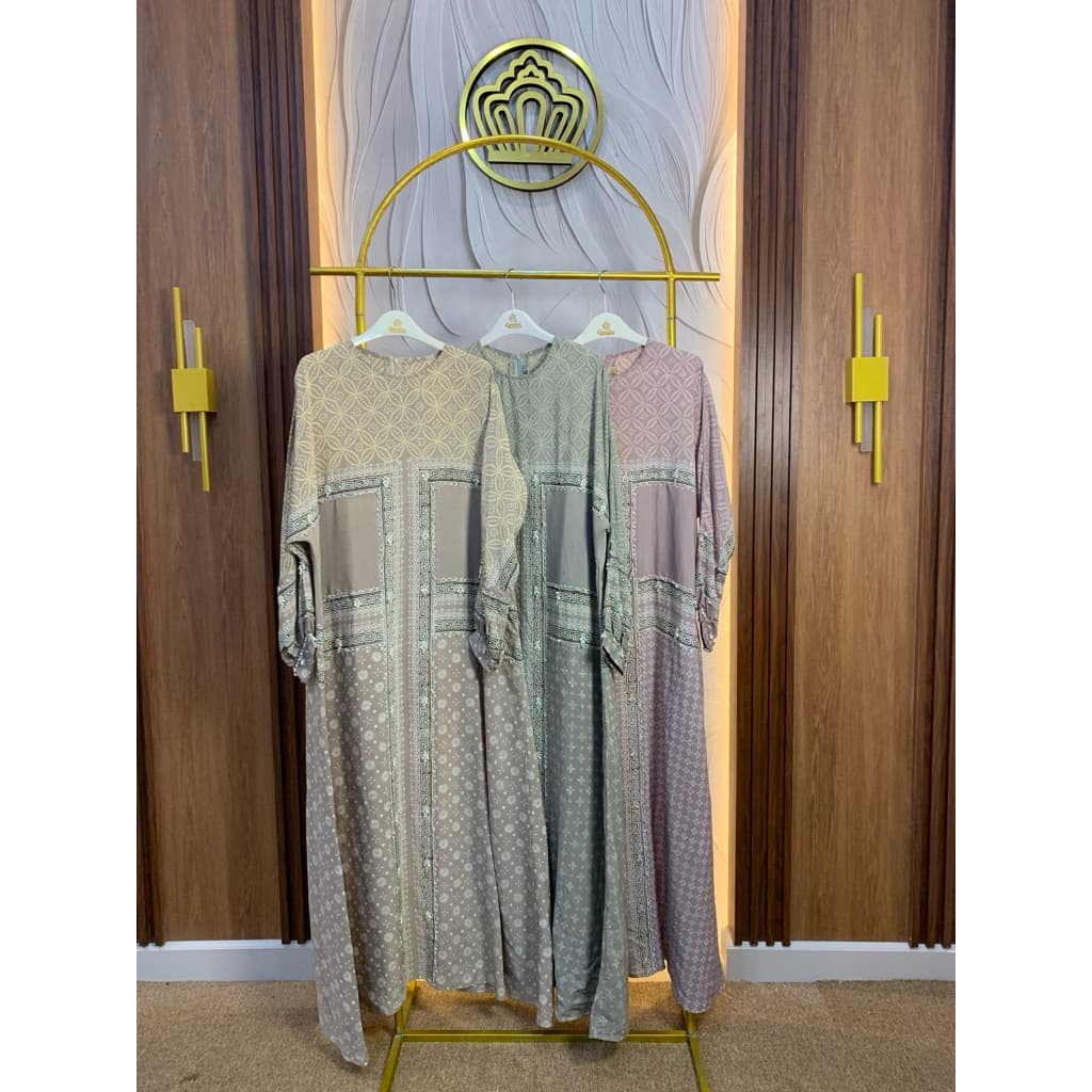 Qonita Batik | Gaun Shaila | Gaun Batik Soft | Gaun Batik Cantik | Gaun Batik Berpayet | Gaun Kaftan 6