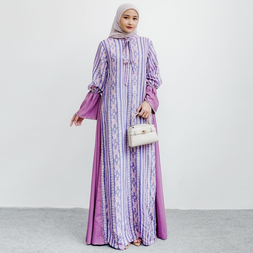 Qonita Batik | Gaun Taqia | Dress Batik | Gaun Mewah