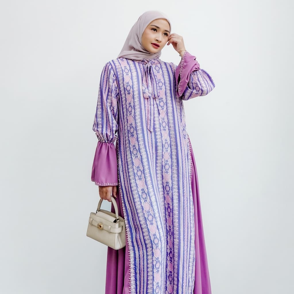 Qonita Batik | Gaun Taqia | Dress Batik | Gaun Mewah 3